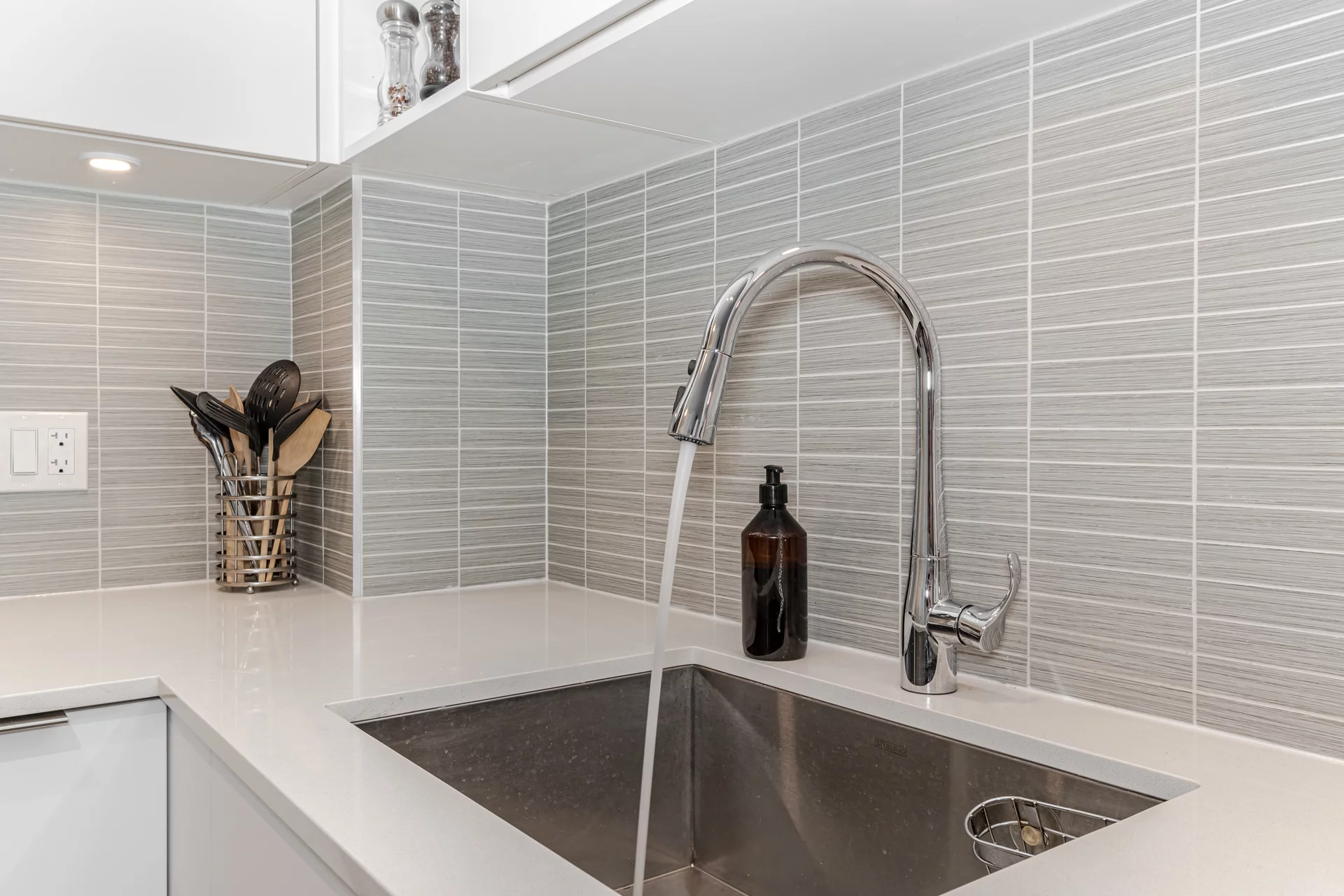 #718-100 Eagle Rock Way, Vaughan - photo 11
