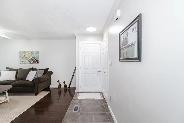 4 Horseshoe Court, Brampton - photo 6
