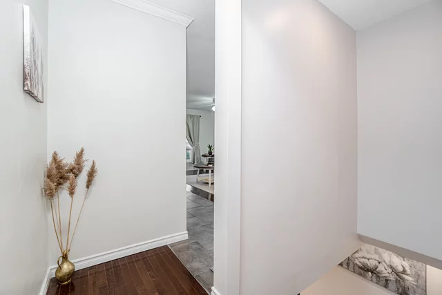 4 Horseshoe Court, Brampton - photo 24