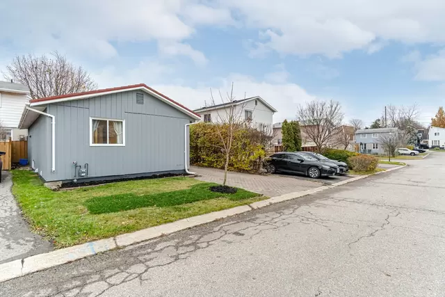 4 Horseshoe Court, Brampton - photo 2