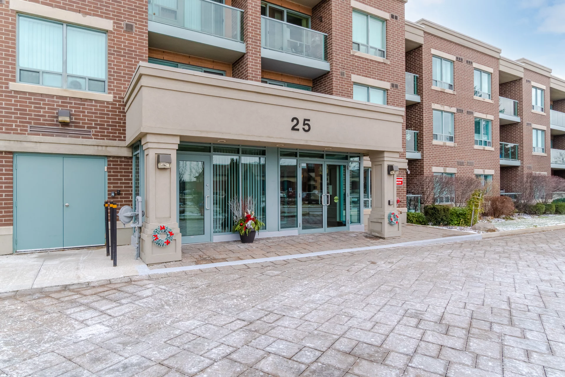 #313-25 Via Rosedale, Brampton - photo 2
