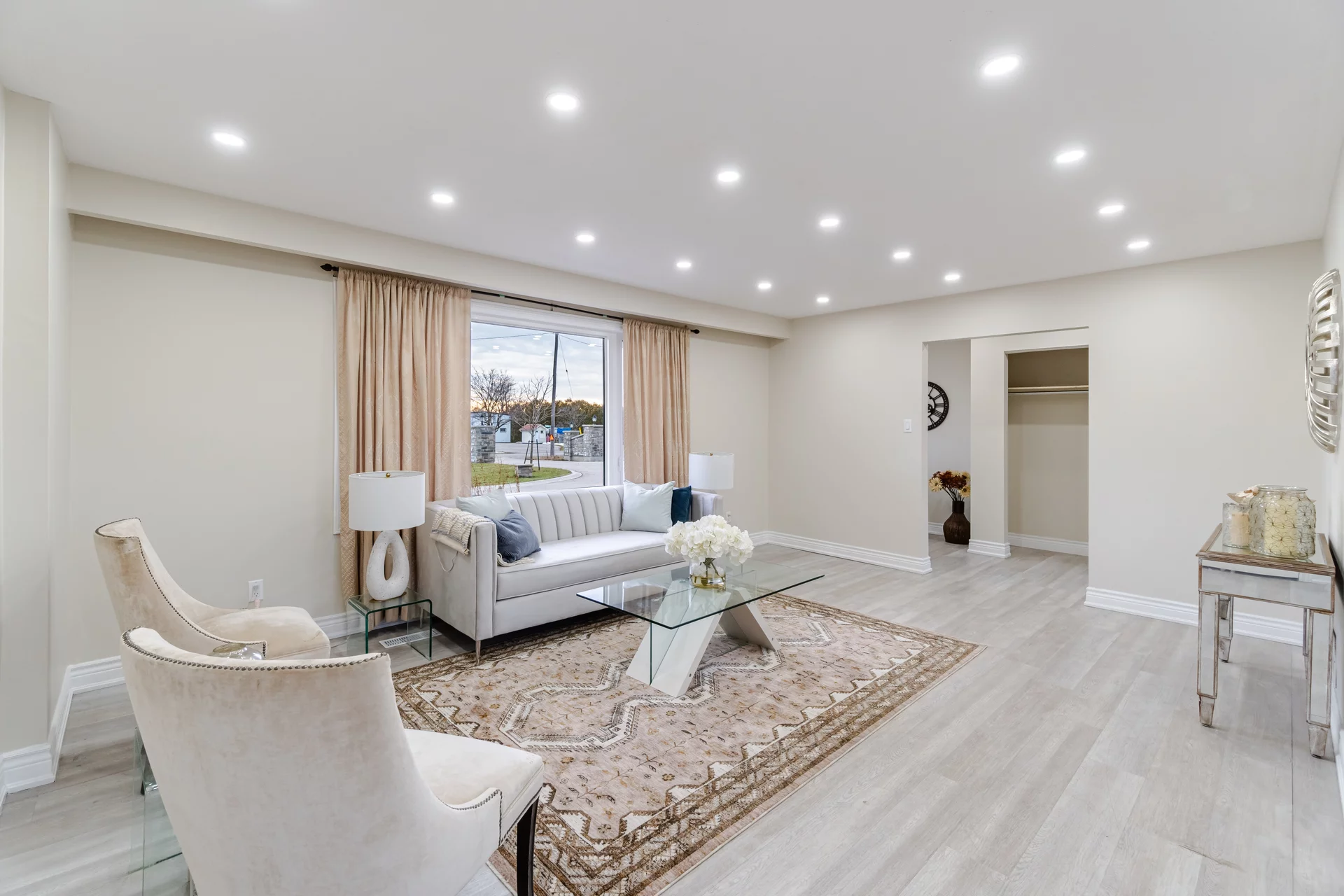 2895977