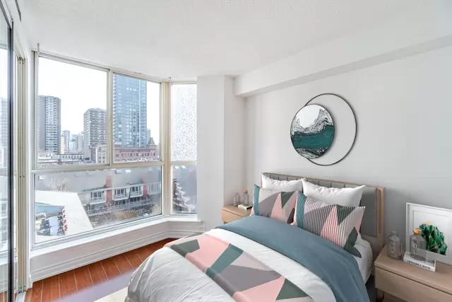 #703-1055 Bay Street, Toronto - photo 2