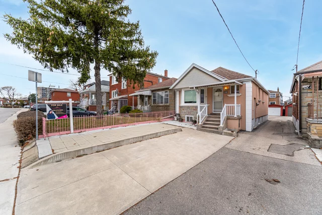 198 Gloucester Grove, Toronto - photo 3