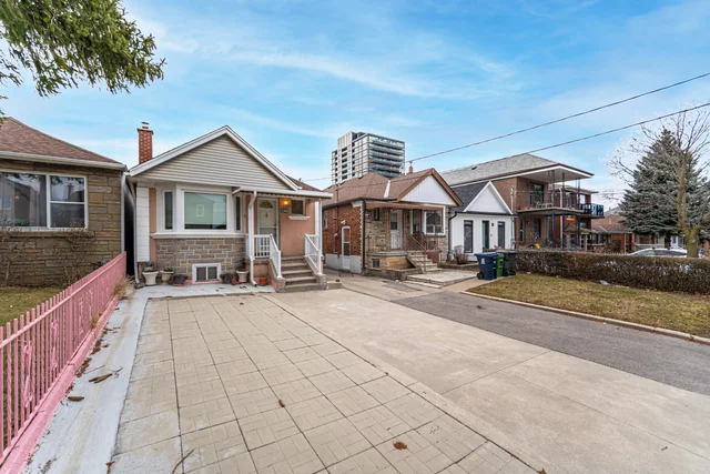 198 Gloucester Grove, Toronto - photo 4