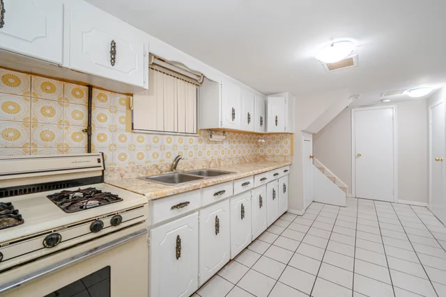 198 Gloucester Grove, Toronto - photo 35
