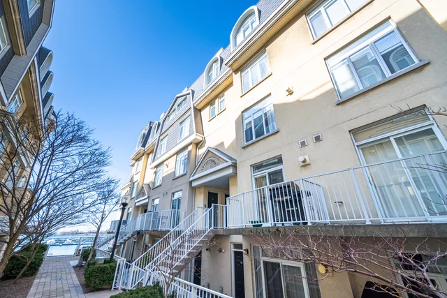 #362-32 Stadium Road, Toronto - photo 1