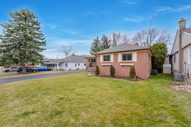 1332 Fisher Avenue, Burlington - photo 3