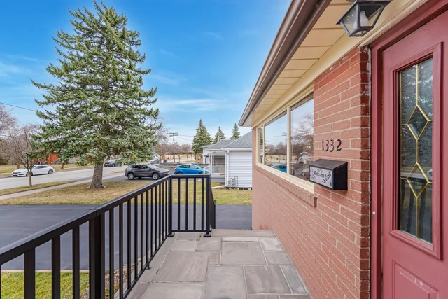 1332 Fisher Avenue, Burlington - photo 6