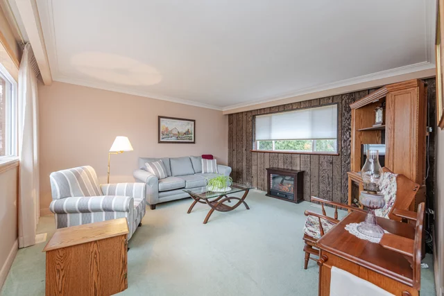 1332 Fisher Avenue, Burlington - photo 10