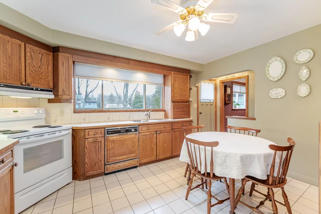 1332 Fisher Avenue, Burlington - photo 13