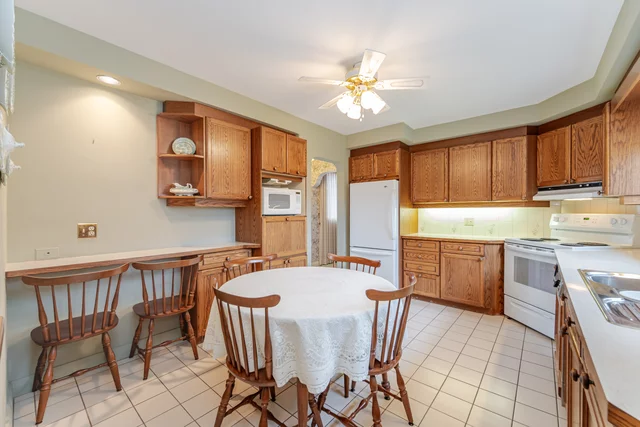 1332 Fisher Avenue, Burlington - photo 14