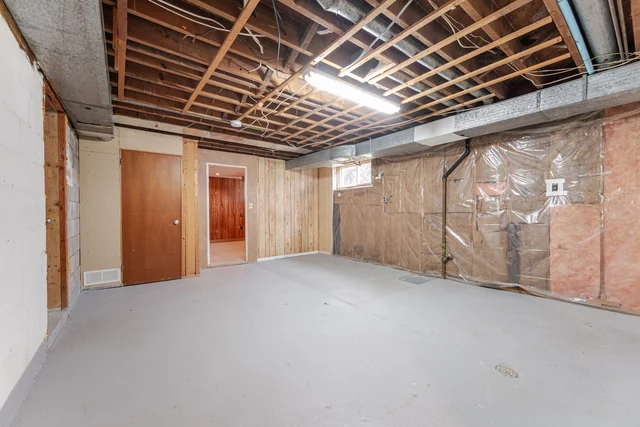 1332 Fisher Avenue, Burlington - photo 28