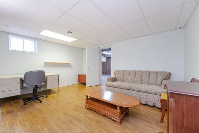 1332 Fisher Avenue, Burlington - photo 32