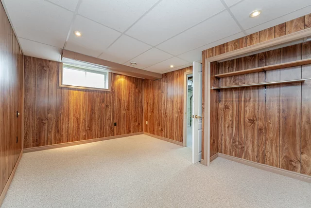 1332 Fisher Avenue, Burlington - photo 33