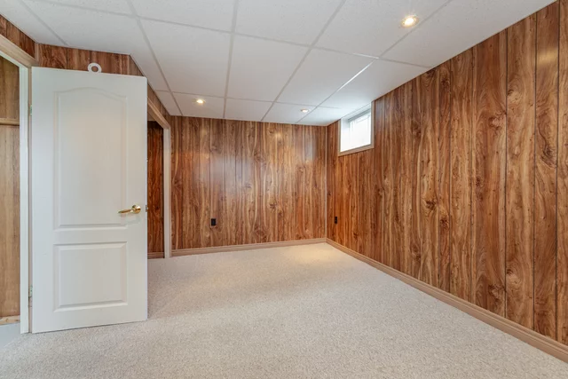 1332 Fisher Avenue, Burlington - photo 34