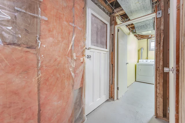 1332 Fisher Avenue, Burlington - photo 37
