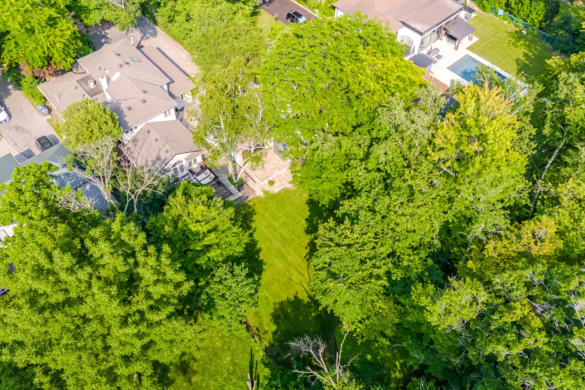 3065385