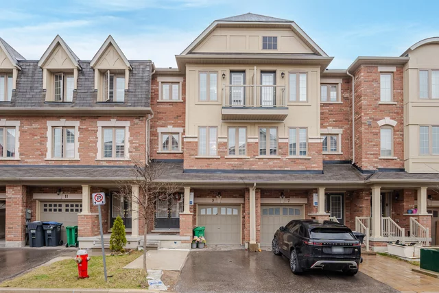 9 Hobart Gardens, Brampton - photo 1