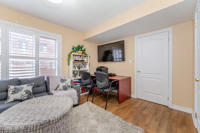 9 Hobart Gardens, Brampton - photo 7