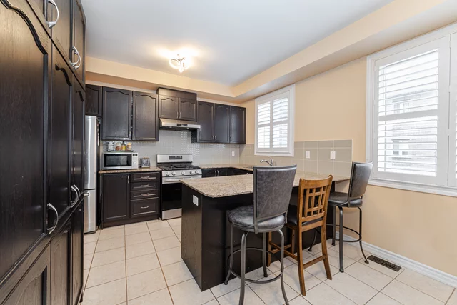 9 Hobart Gardens, Brampton - photo 12