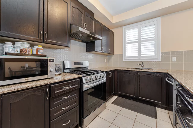 9 Hobart Gardens, Brampton - photo 14
