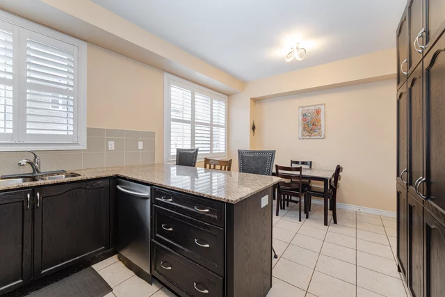 9 Hobart Gardens, Brampton - photo 15