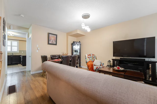 9 Hobart Gardens, Brampton - photo 18