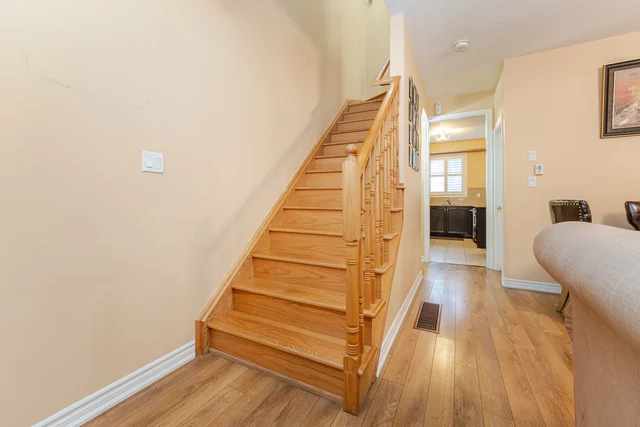 9 Hobart Gardens, Brampton - photo 24