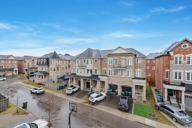 9 Hobart Gardens, Brampton - photo 28