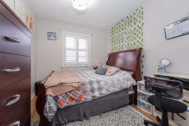 9 Hobart Gardens, Brampton - photo 32