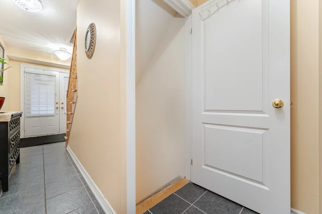 9 Hobart Gardens, Brampton - photo 34