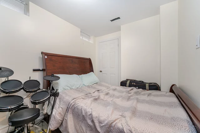 9 Hobart Gardens, Brampton - photo 36