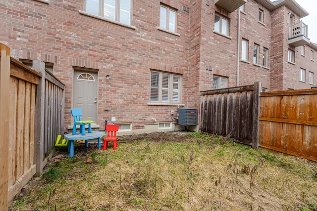 9 Hobart Gardens, Brampton - photo 40