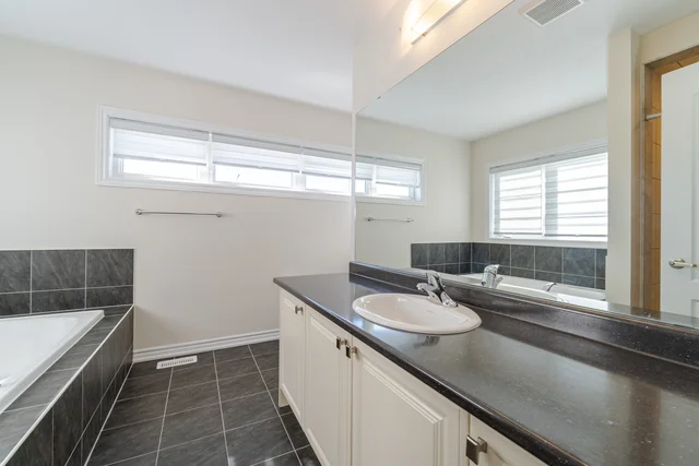 129 Explorer Way, Thorold - photo 28