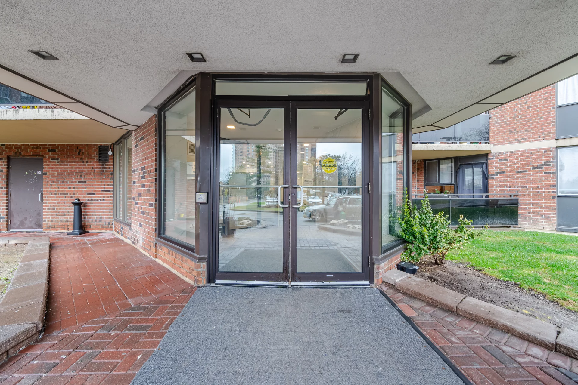 #606-234 Albion Road, Etobicoke - photo 2