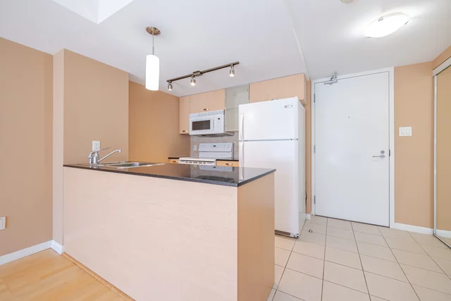 #1306-38 Grenville Street, Toronto - photo 6