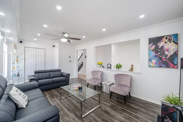 93 Decker Hollow Circle, Brampton - photo 9