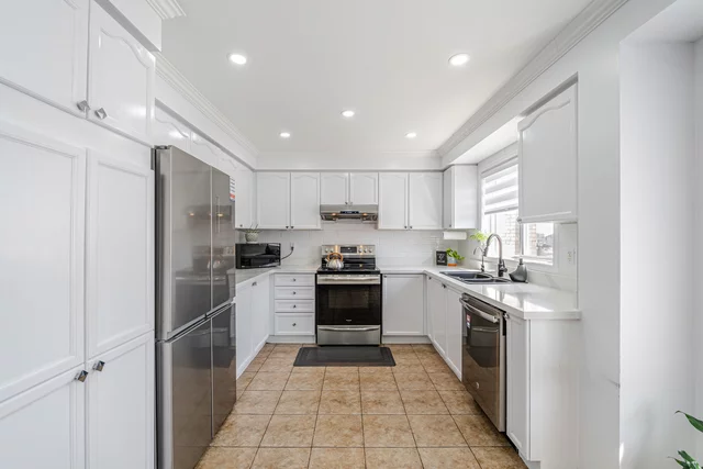 93 Decker Hollow Circle, Brampton - photo 11