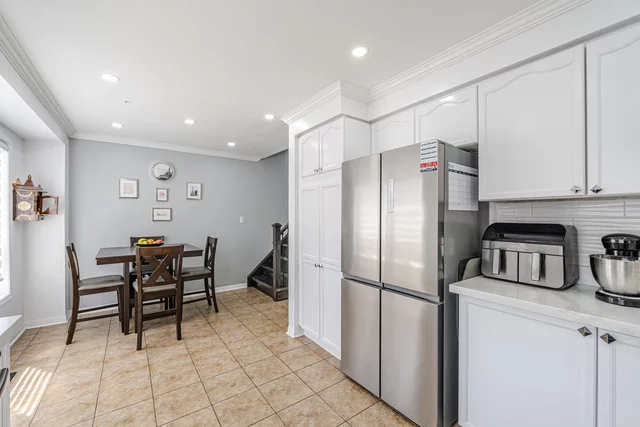 93 Decker Hollow Circle, Brampton - photo 13
