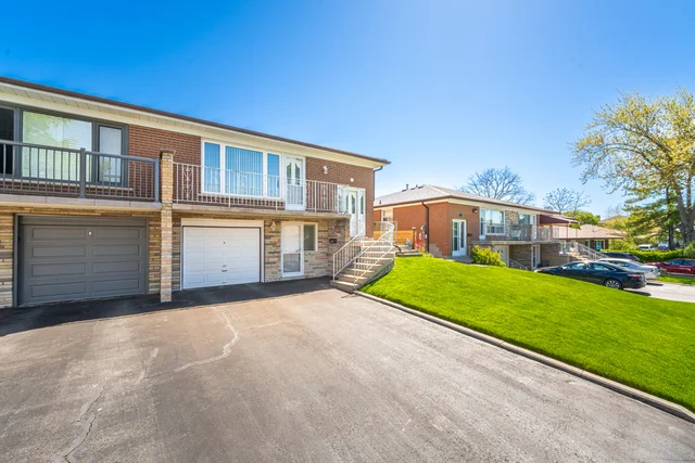 9 Riverton Drive, North York - photo 4