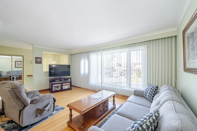 9 Riverton Drive, North York - photo 9