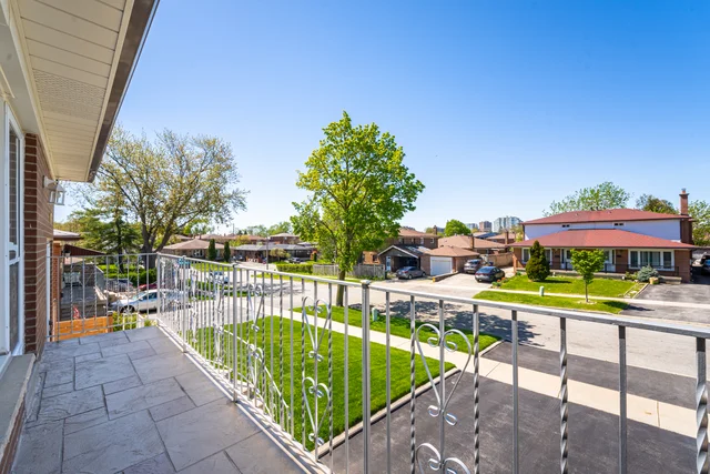 9 Riverton Drive, North York - photo 11