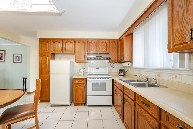9 Riverton Drive, North York - photo 16