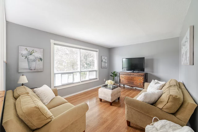 216 Queen Street South, Thorold - photo 8