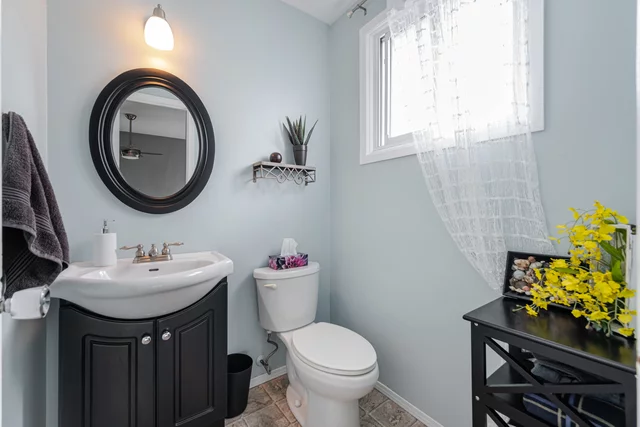 216 Queen Street South, Thorold - photo 17