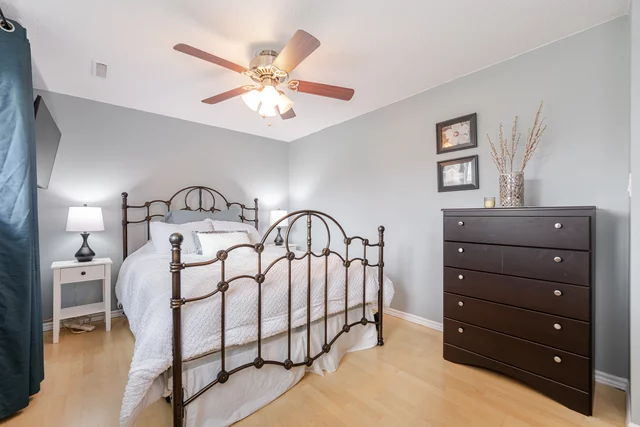 216 Queen Street South, Thorold - photo 24