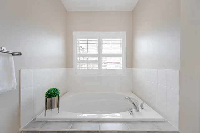 5866 Blue Spruce Avenue, Burlington - photo 41