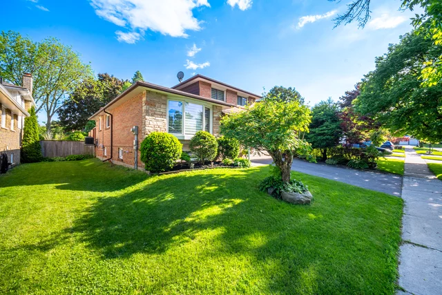 131 Holmcrest Trail, Scarborough - photo 2