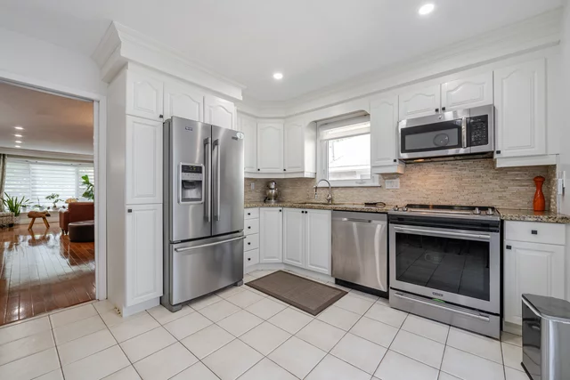 131 Holmcrest Trail, Scarborough - photo 14